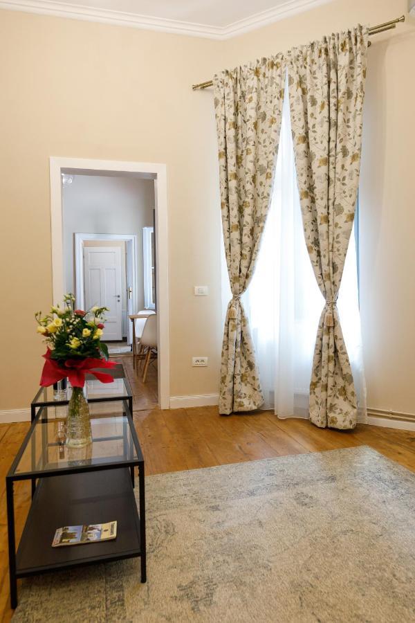 Stylish Flat In The Heart Of Historical Center Apartment Timisoara Ngoại thất bức ảnh